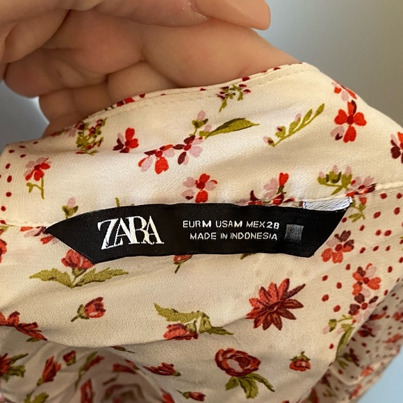 Zara cream white/red floral cherry ruffle v-neck blouse - Picture 10 of 10